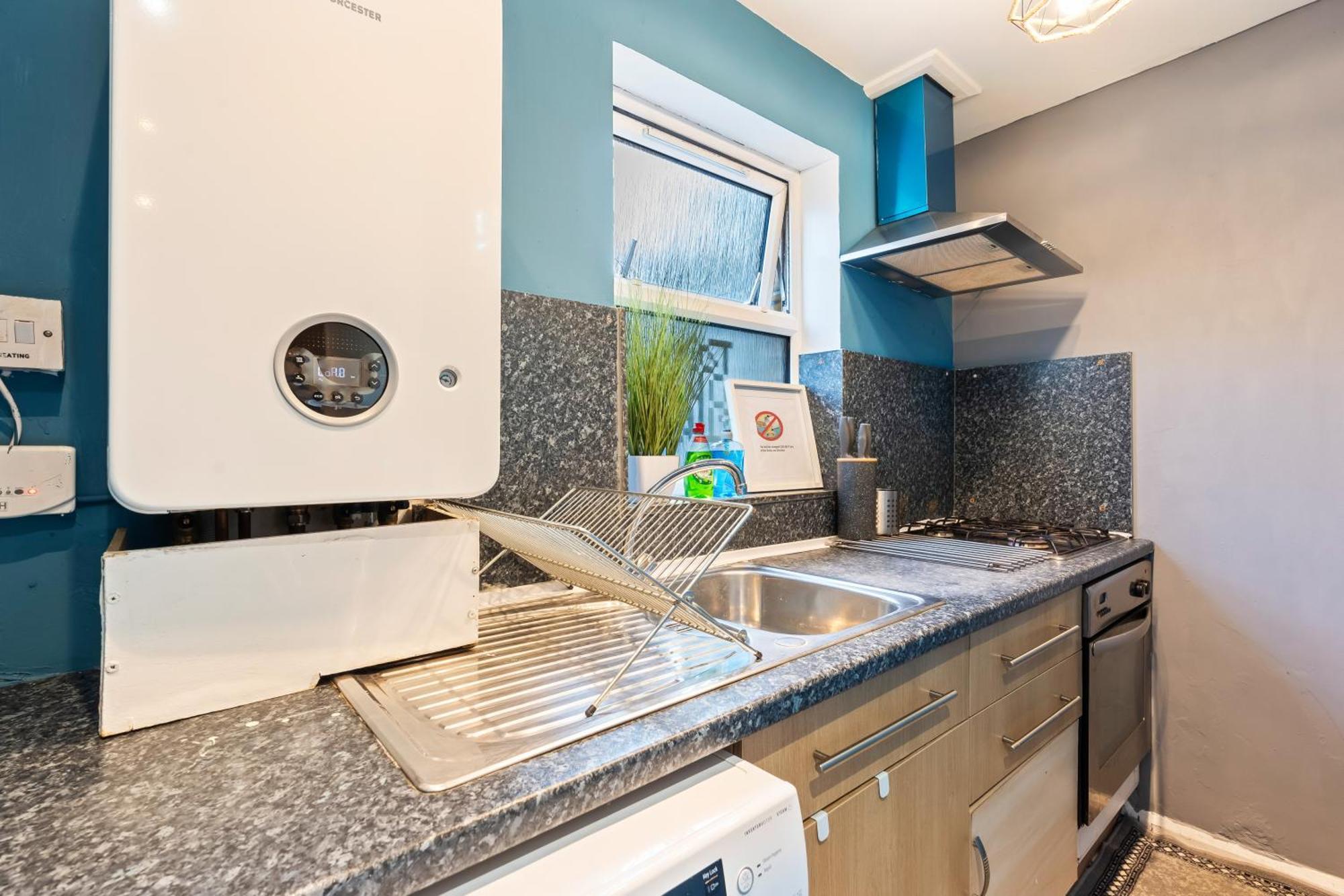 Impeccable 4-bed House In Brixton Vakantiehuis