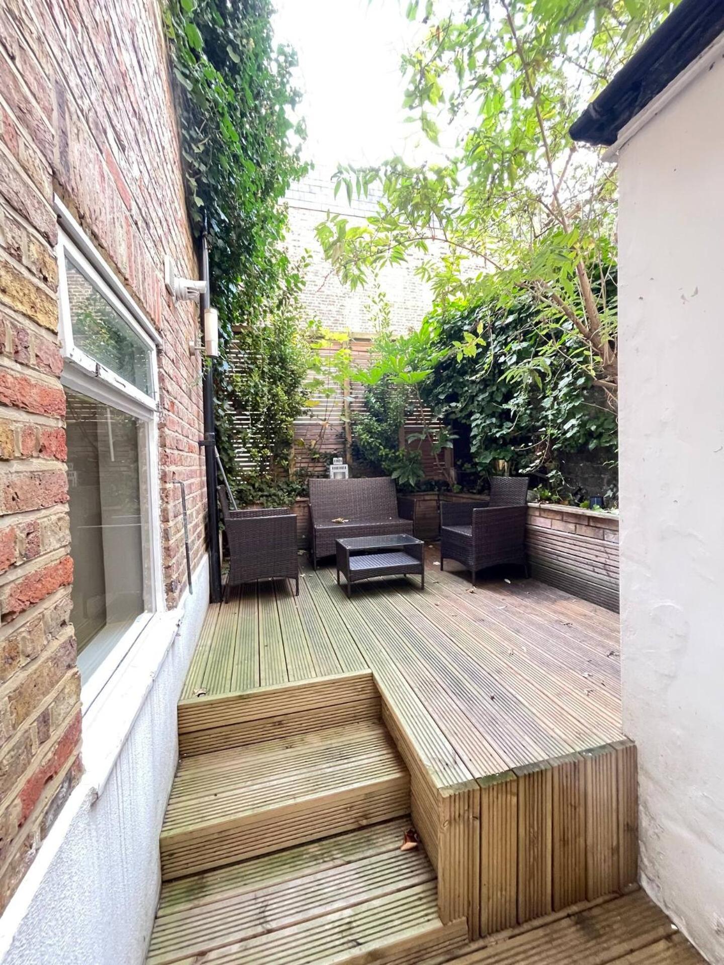 Large Stylish 2beds 2baths With Private Patio Apartment *