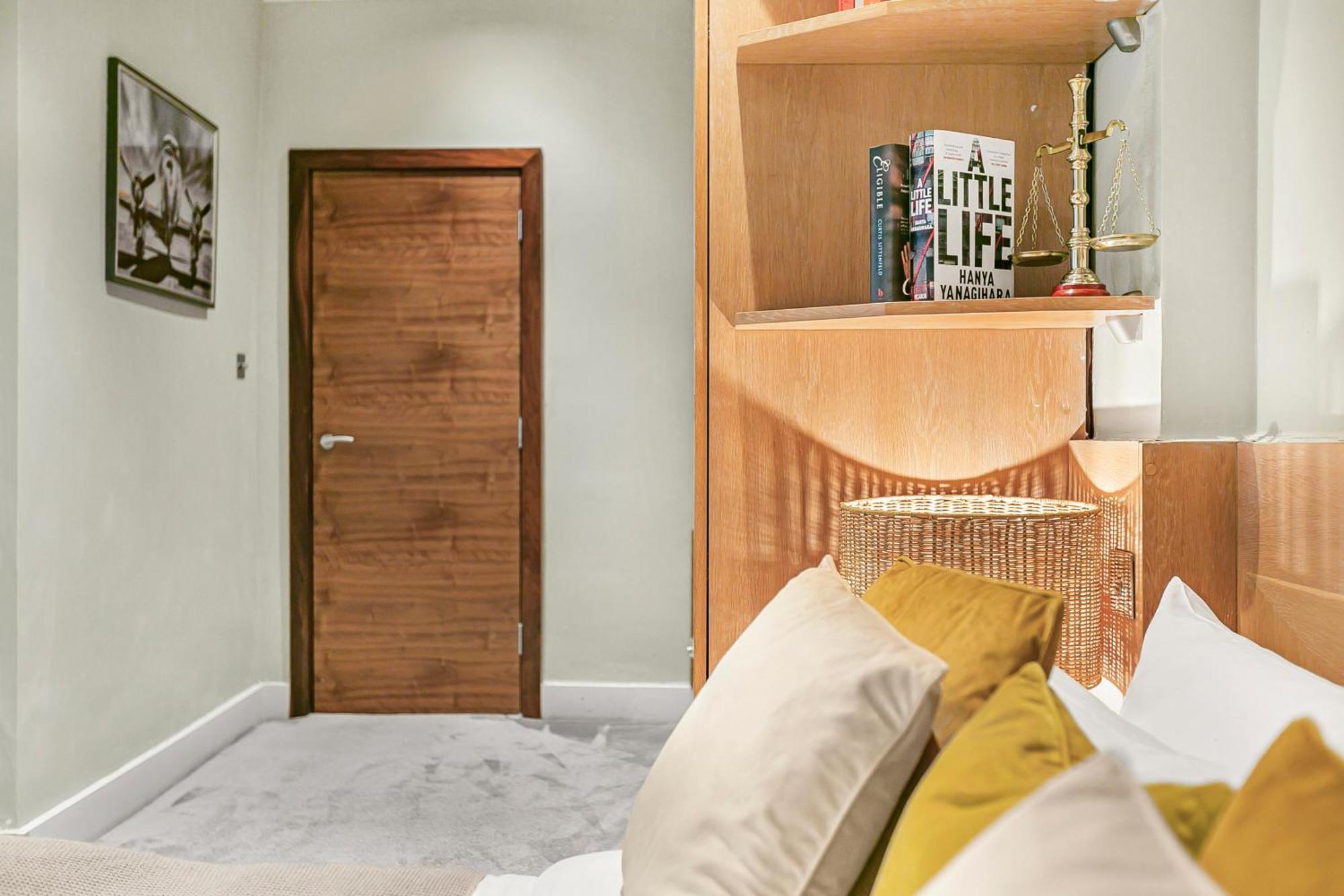 Apartment Large Stylish 2beds 2baths With Private Patio London