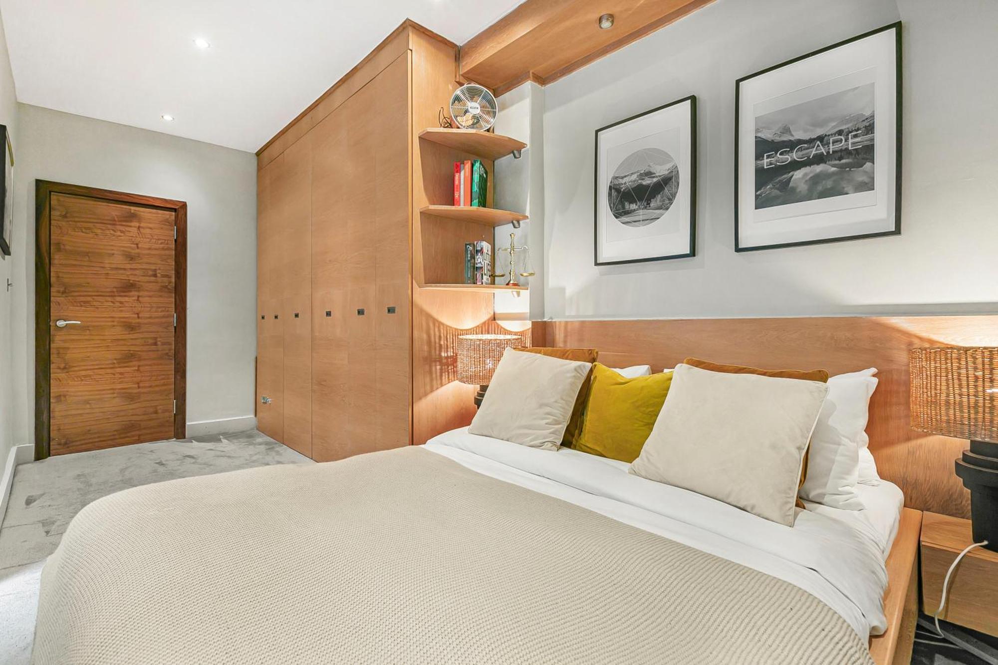 Large Stylish 2beds 2baths With Private Patio * London