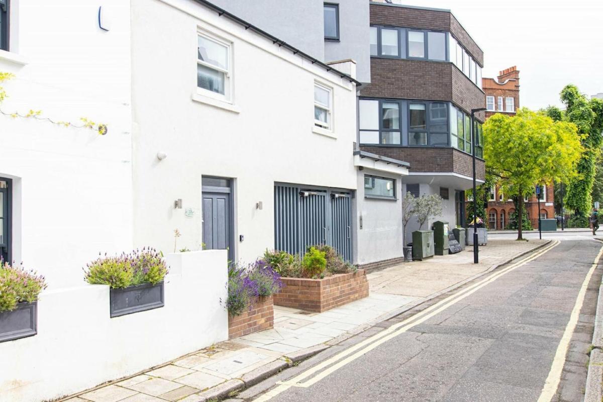 4 Bedroom Flat In Kensington Apartment *
