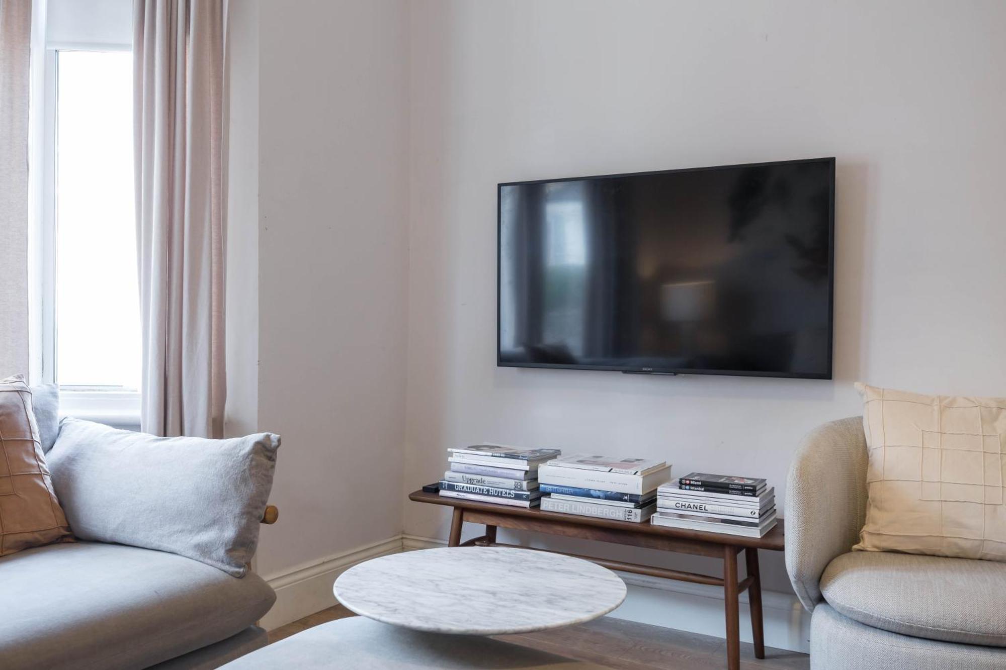 Feriehus Newly Renovated Large 4-5 Bedroom House *