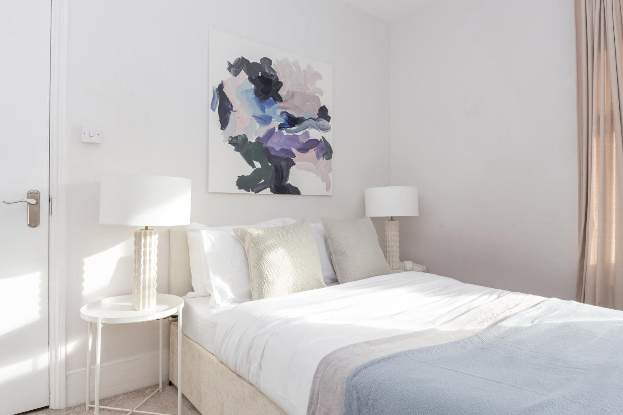 Newly Renovated Large 4-5 Bedroom House Feriehus London