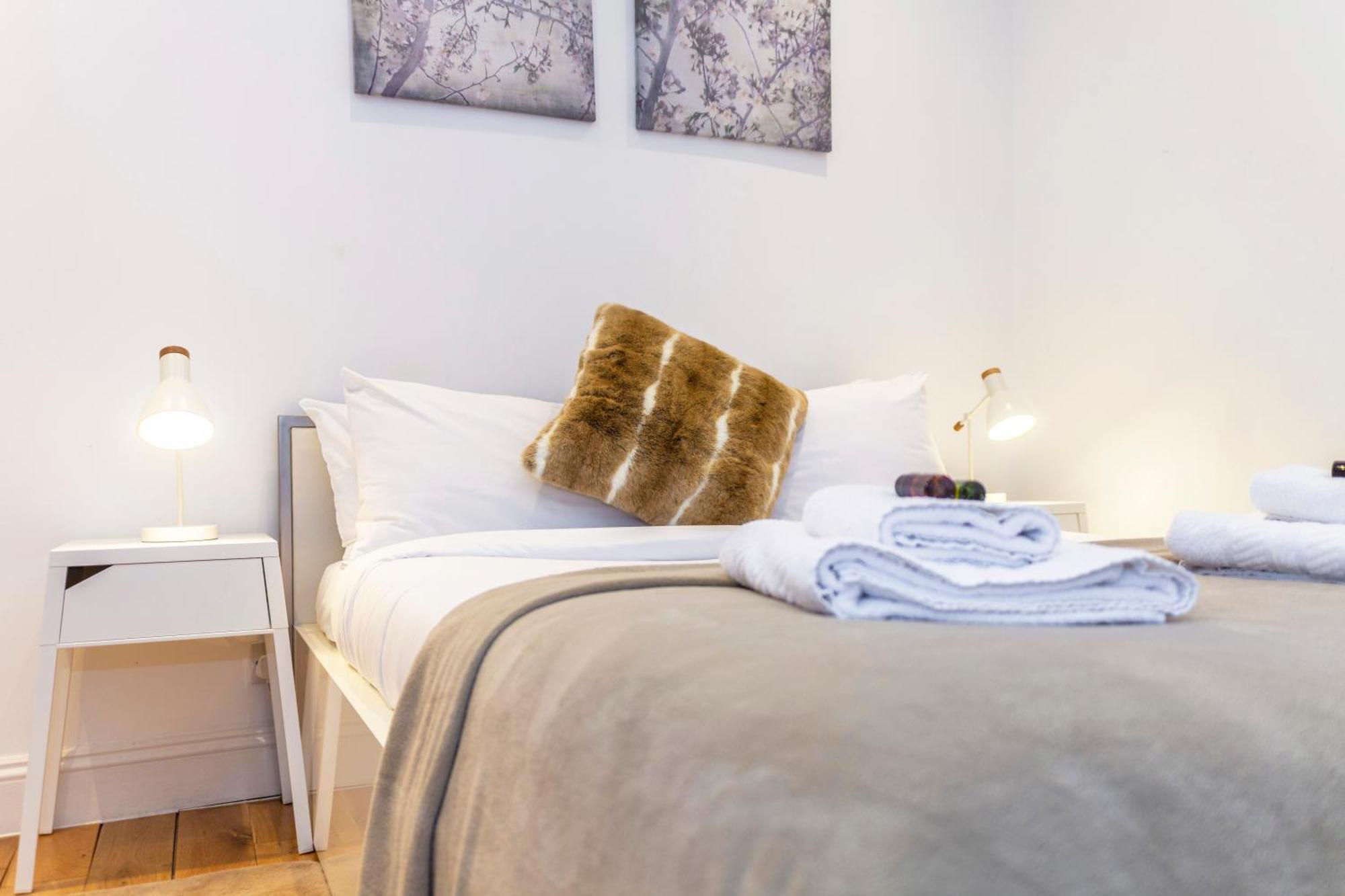 Perfect Self-contained Radiant With Patio London