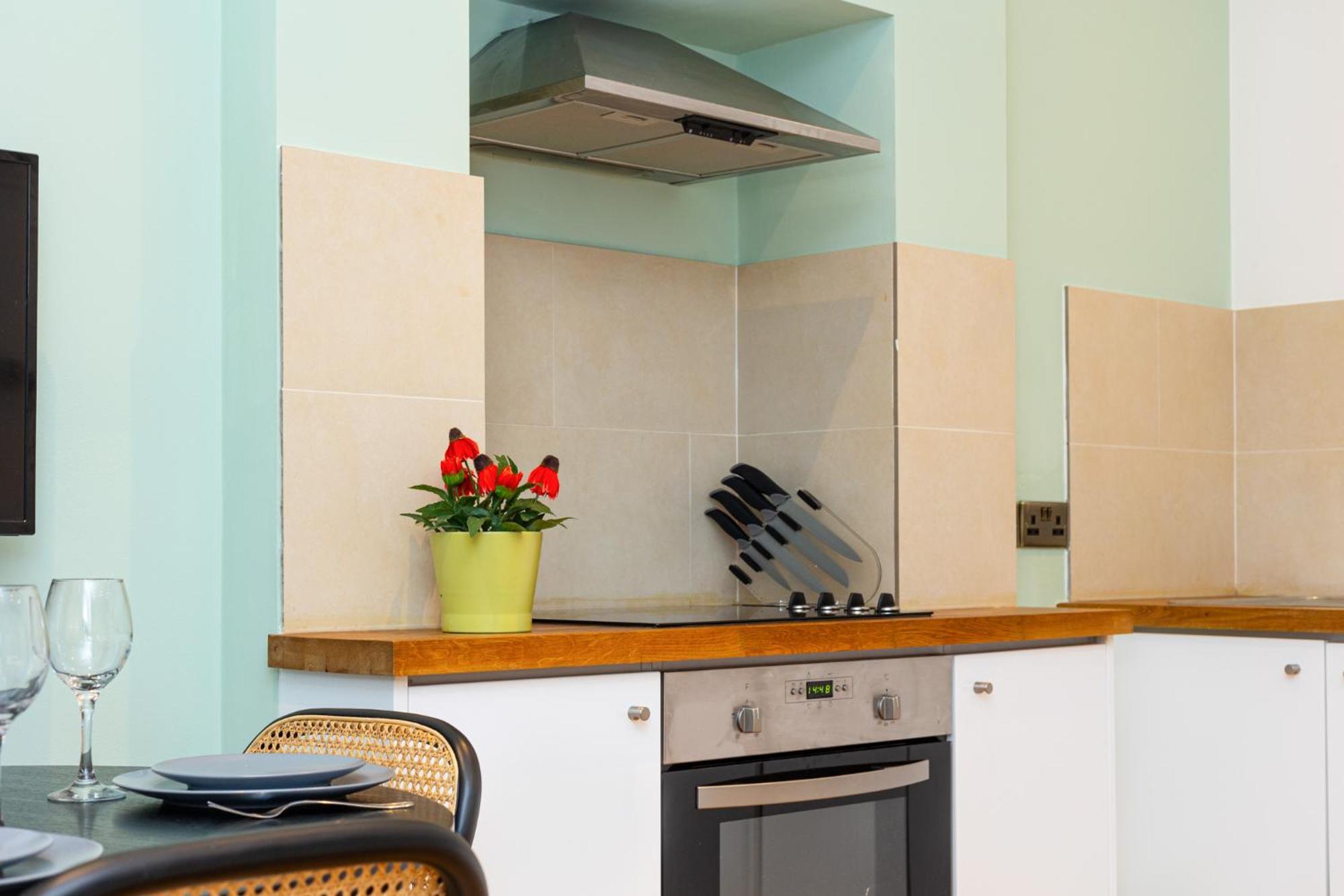 Cozy & Modern Studio, 10 Min To Hyde Park Apartment