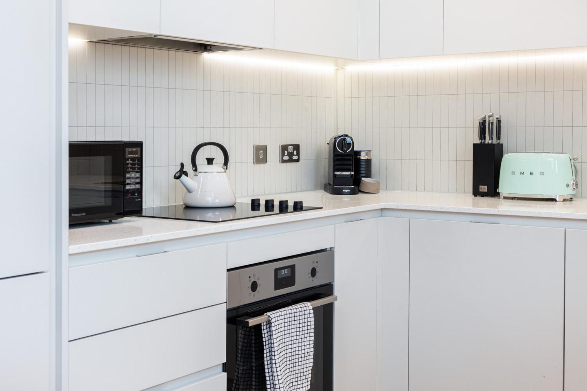 Appartement Gorgeous 1br With Balcony, 2min Tottenham Hale Tube Londen