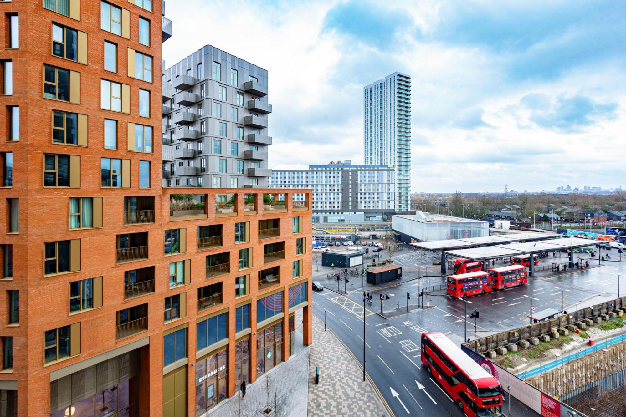 Gorgeous 1br With Balcony, 2min Tottenham Hale Tube Londen