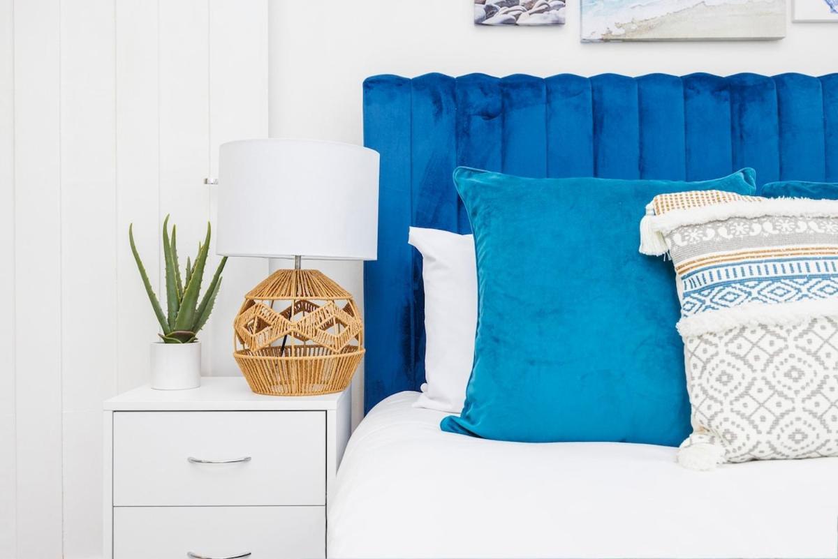 Bridge Compact Apartment, Sleeps 3 , Tube 3 Mins Walk , Zone 1 , Weekly Offers * Londra