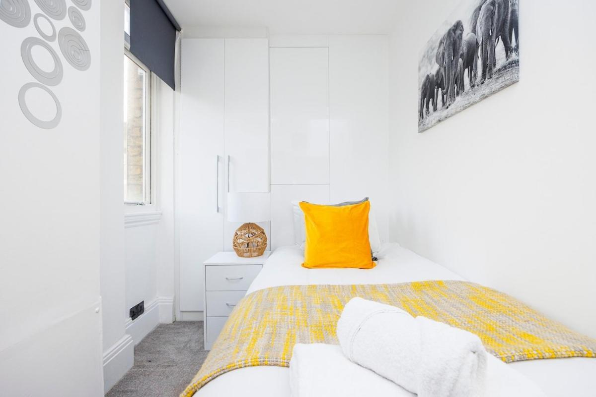 Appartamento Bridge Compact Apartment, Sleeps 3 , Tube 3 Mins Walk , Zone 1 , Weekly Offers