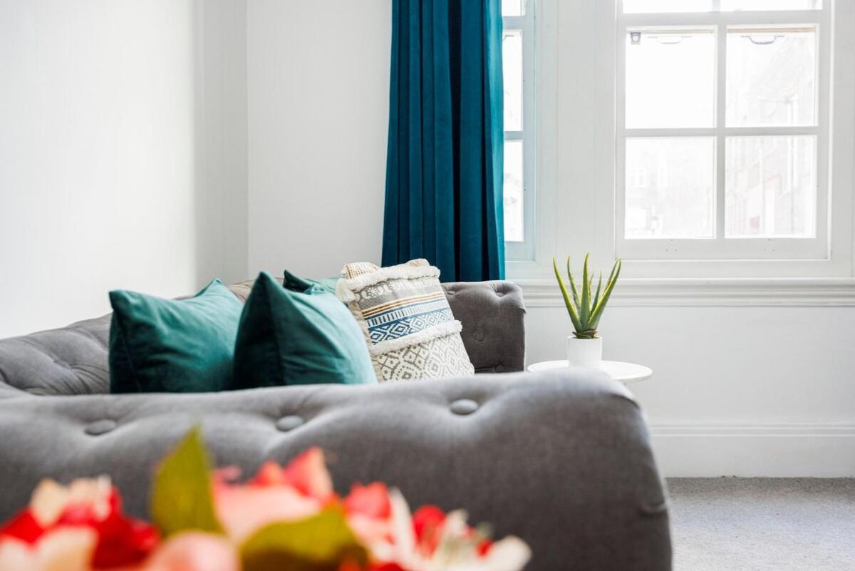 Bridge Compact Apartment, Sleeps 3 , Tube 3 Mins Walk , Zone 1 , Weekly Offers Appartamento *