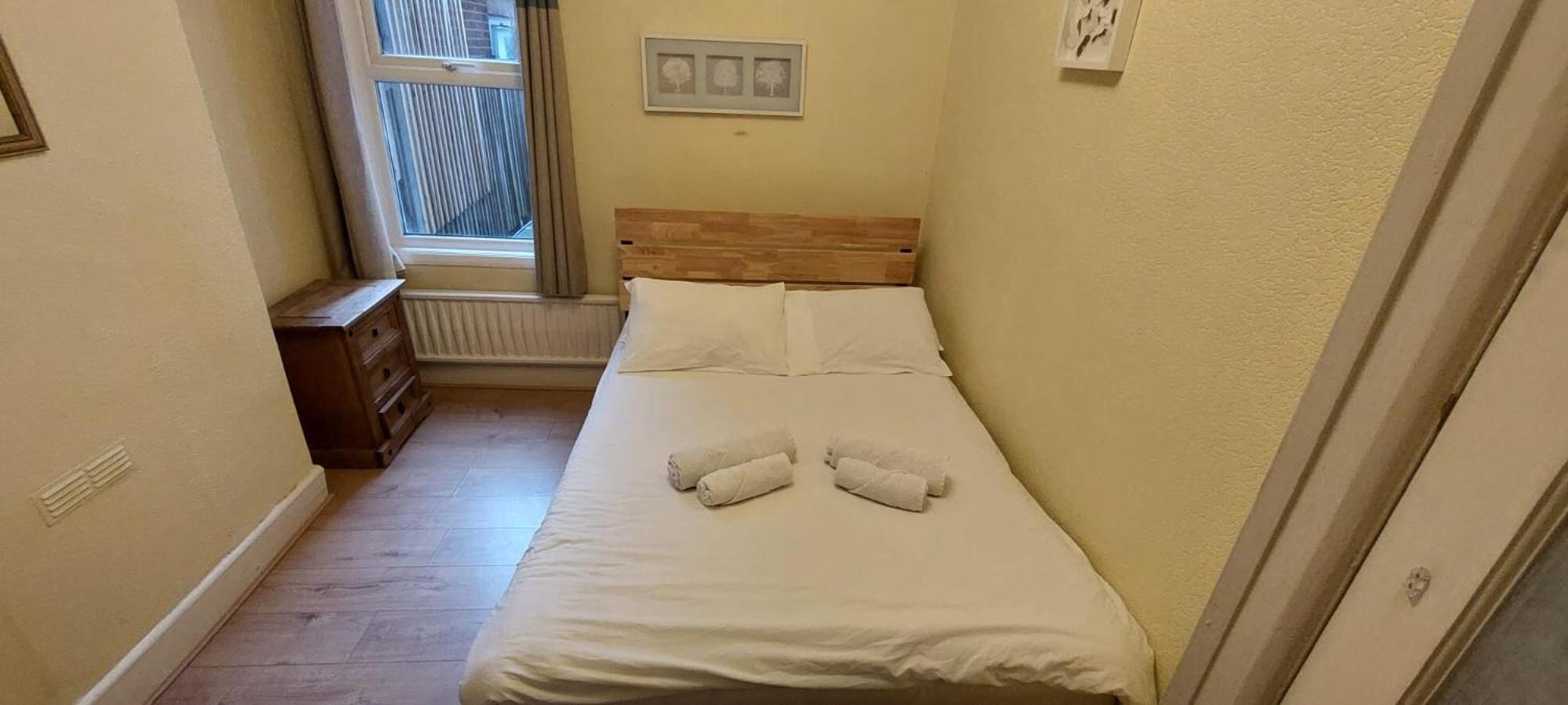 4 Bedroom & 2 Bedroom * London