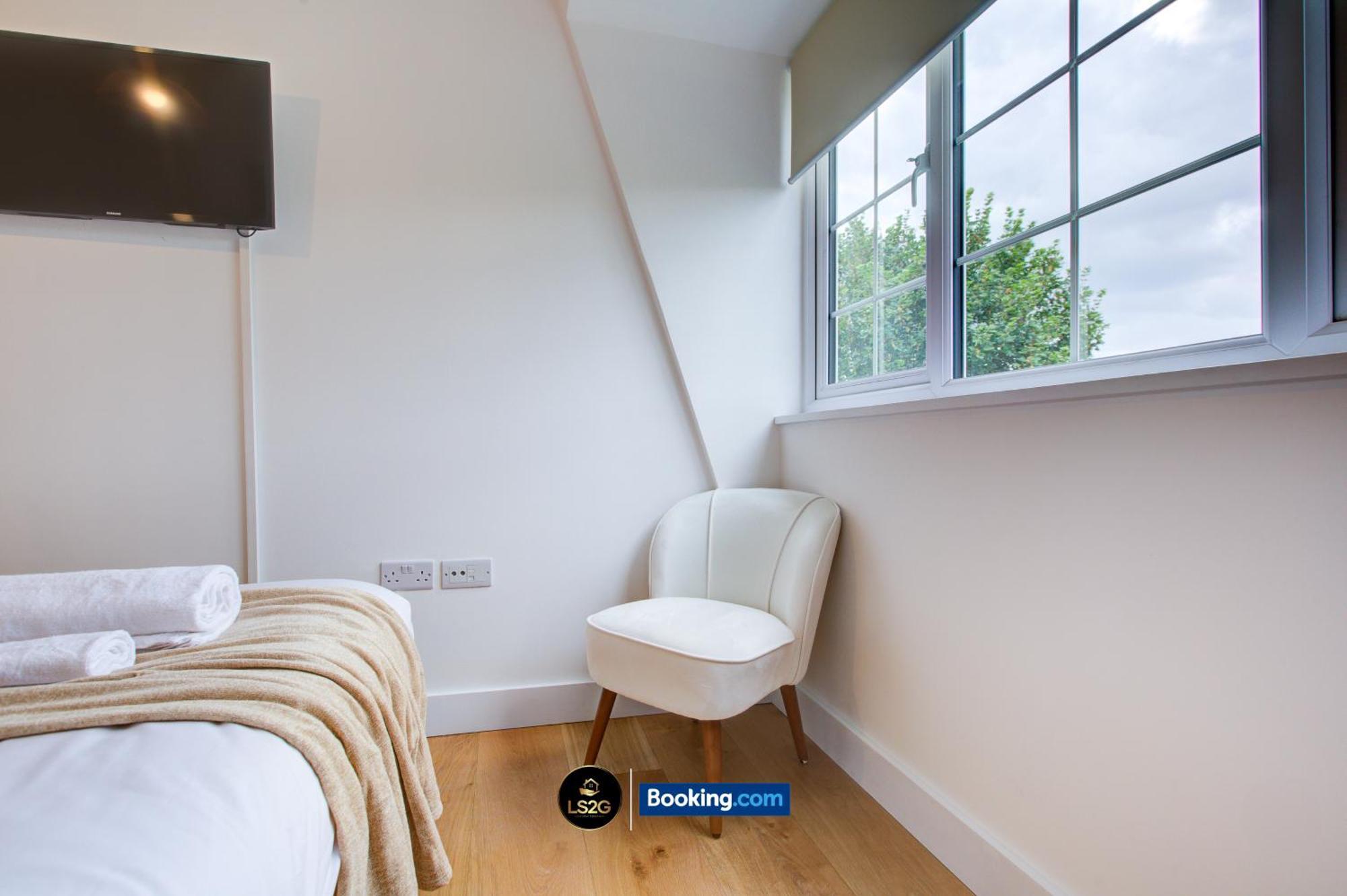 2 Bedroom By Ls2g Short Lets & Serviced Greater With Private Balcony Lägenhet