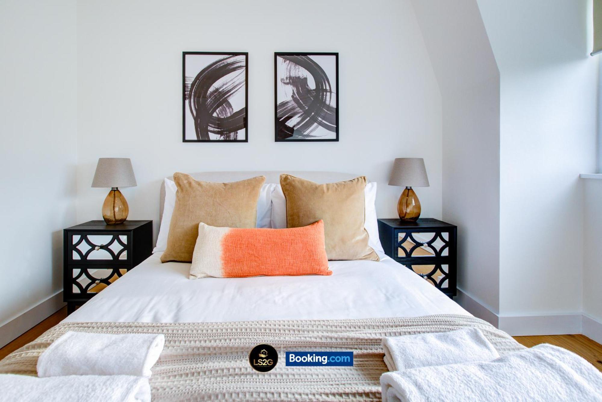 Stylish 2 Bedroom Flat By Ls2g Short Lets & Serviced Greater With Balcony And Easy Access Lägenhet *