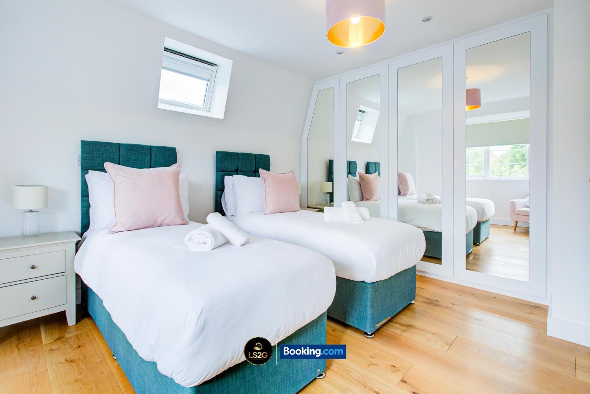 Stylish 2 Bedroom Flat By Ls2g Short Lets & Serviced Greater With Balcony And Easy Access Lägenhet