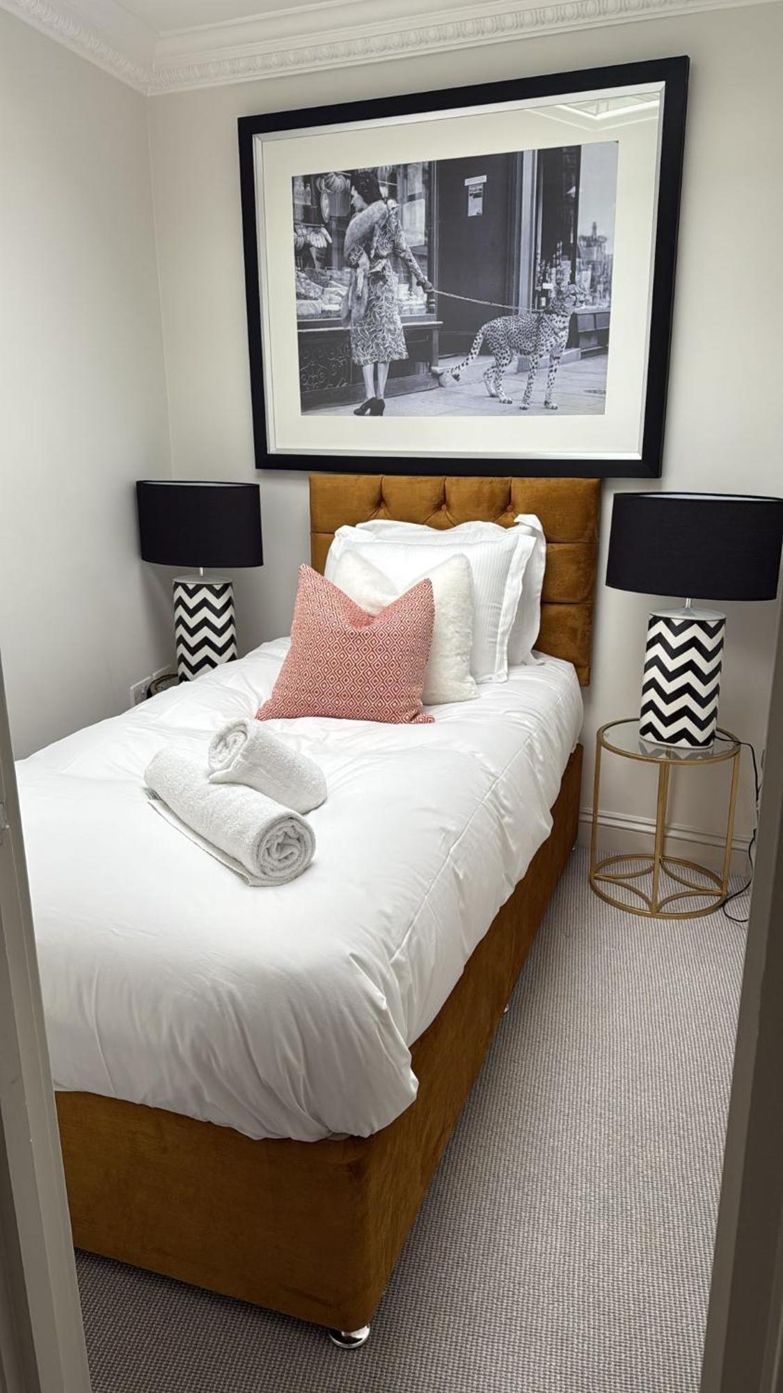 Modern 3 Bedroom Luxury House With Garage In * Londra