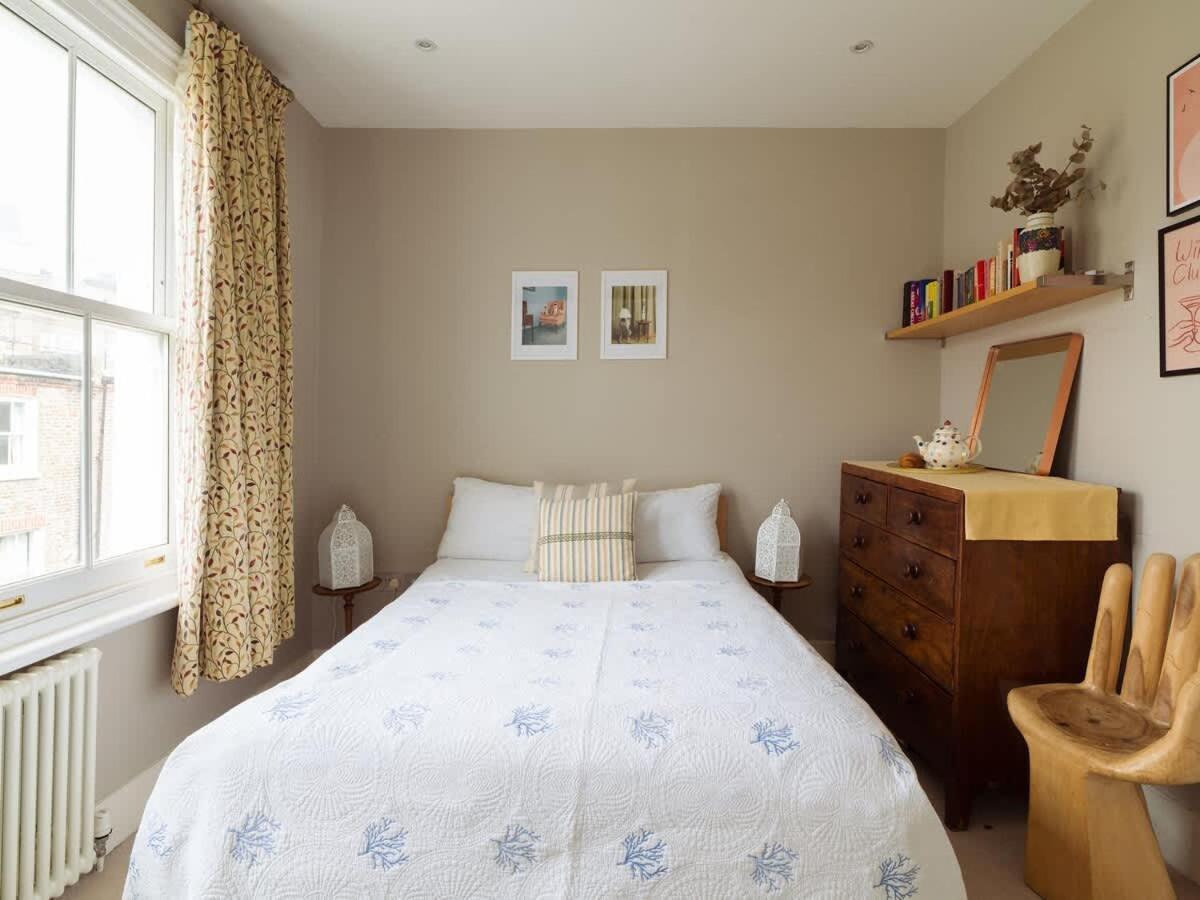 Barons Court 3 Bed, 50 Meters From Queens Tennis Club Apartment *