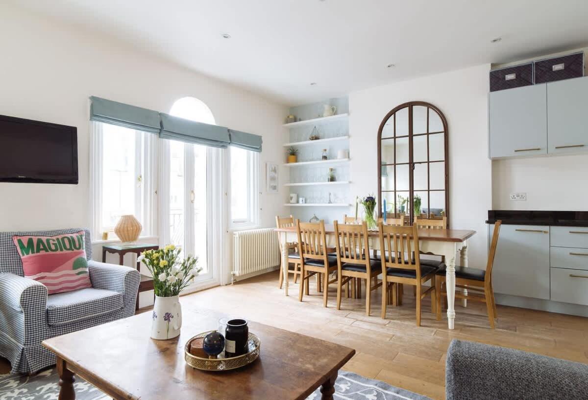 Barons Court 3 Bed, 50 Meters From Queens Tennis Club Apartment London