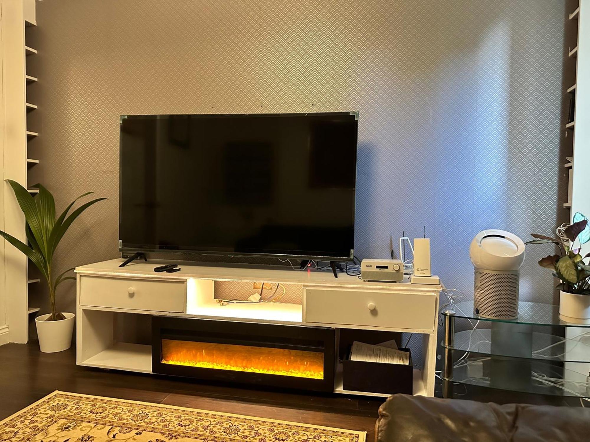 Stylish 1br W Fireplace & High-speed Wifi Lägenhet *