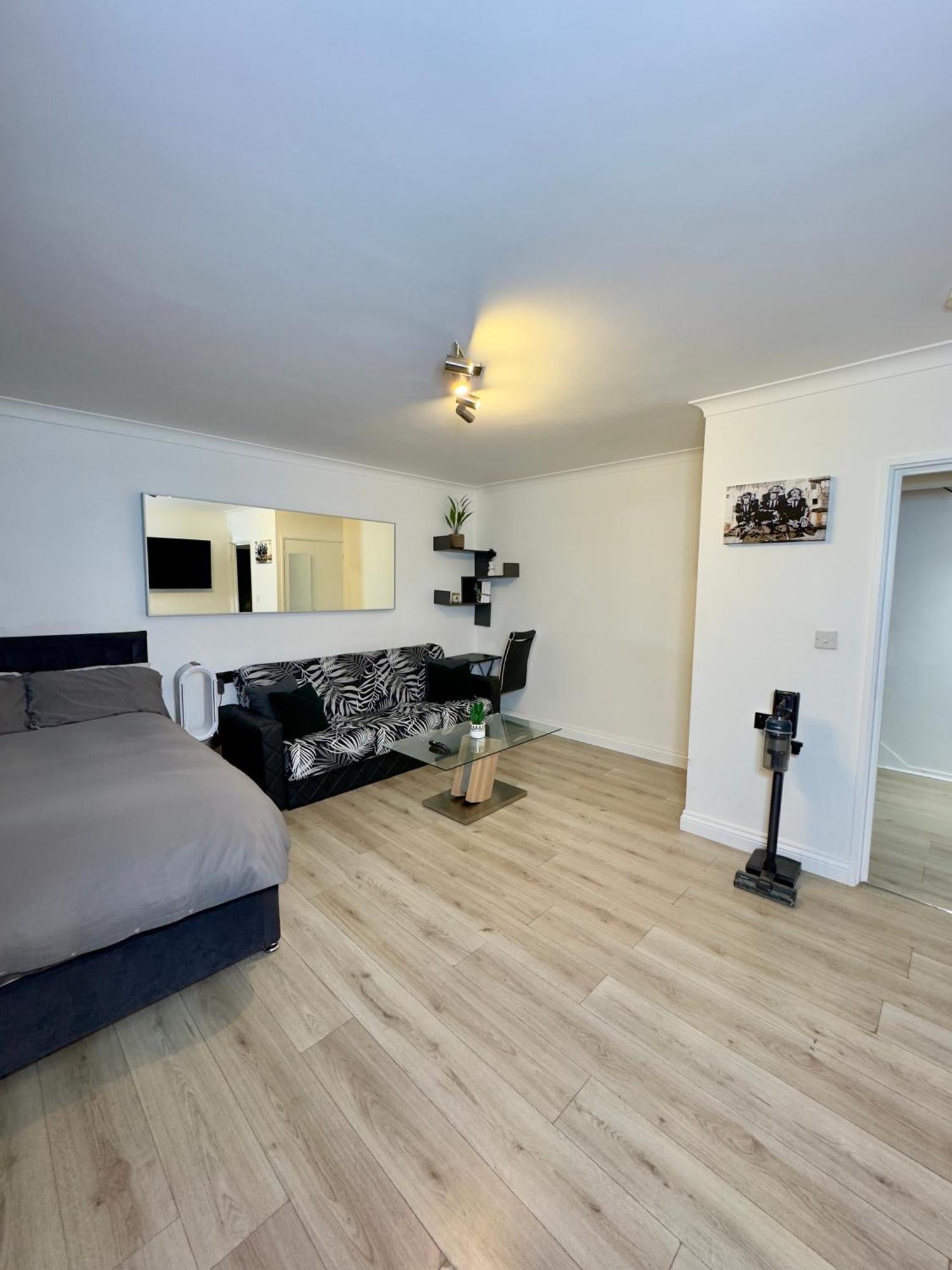 Apartment New Ldn 1-bdr Stay! W Private Garden