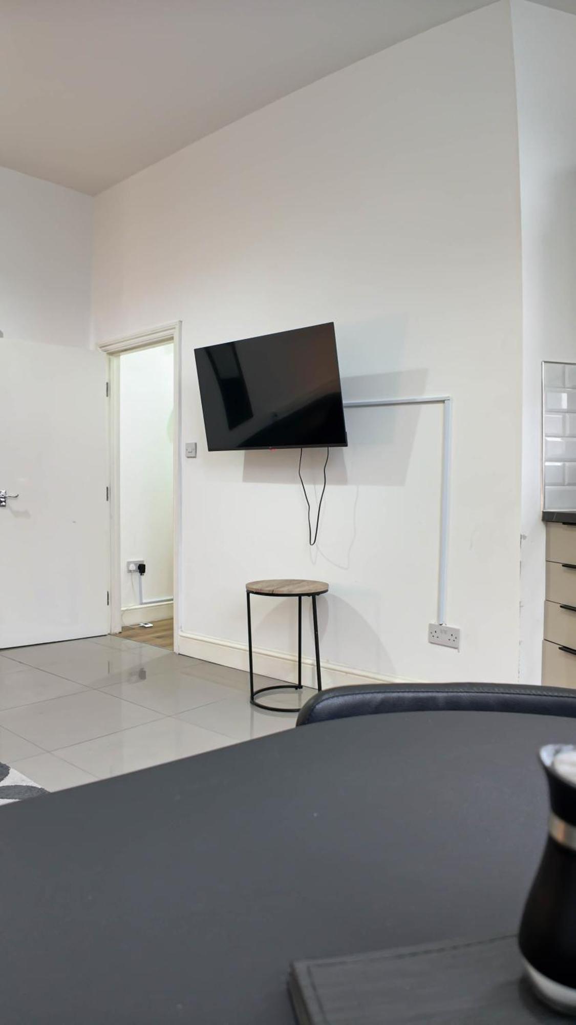 Spacious 2 Bed With Patio In Camden Wr201 Lägenhet London