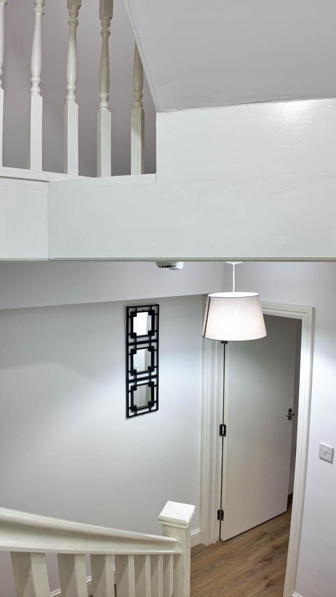 Lägenhet Spacious 2 Bed With Patio In Camden Wr201