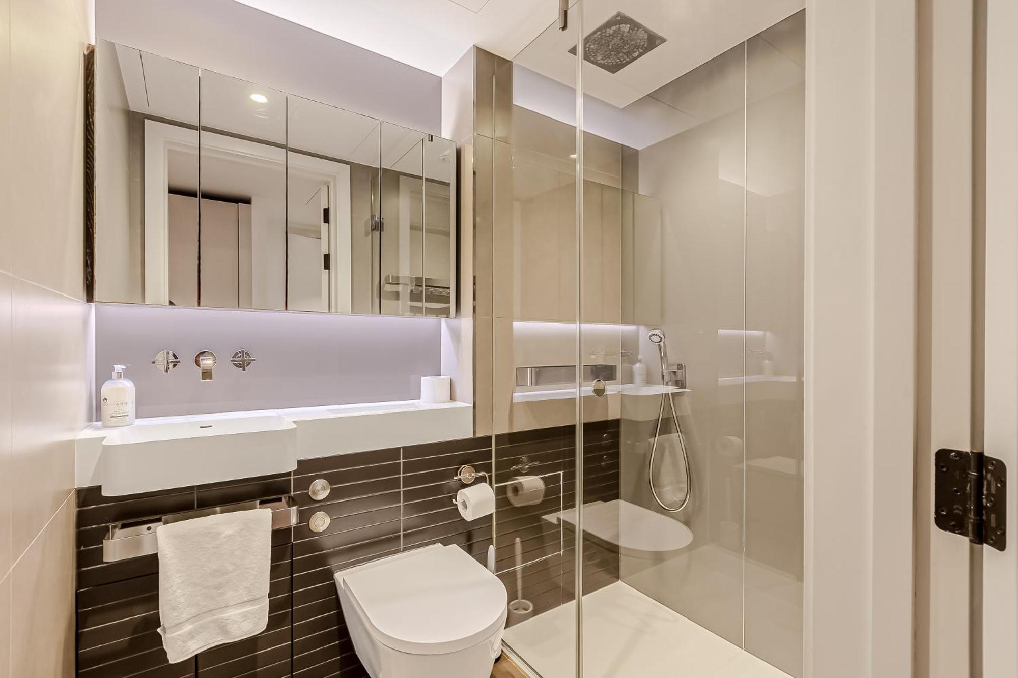 Leilighet Radiant 2bdr With Balcony In Luxury Building London