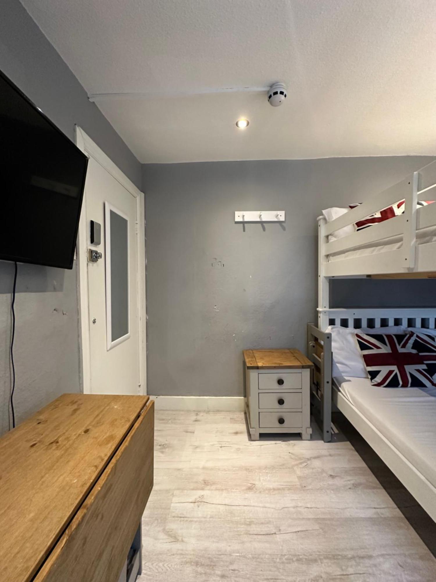 Edgware Guest house *