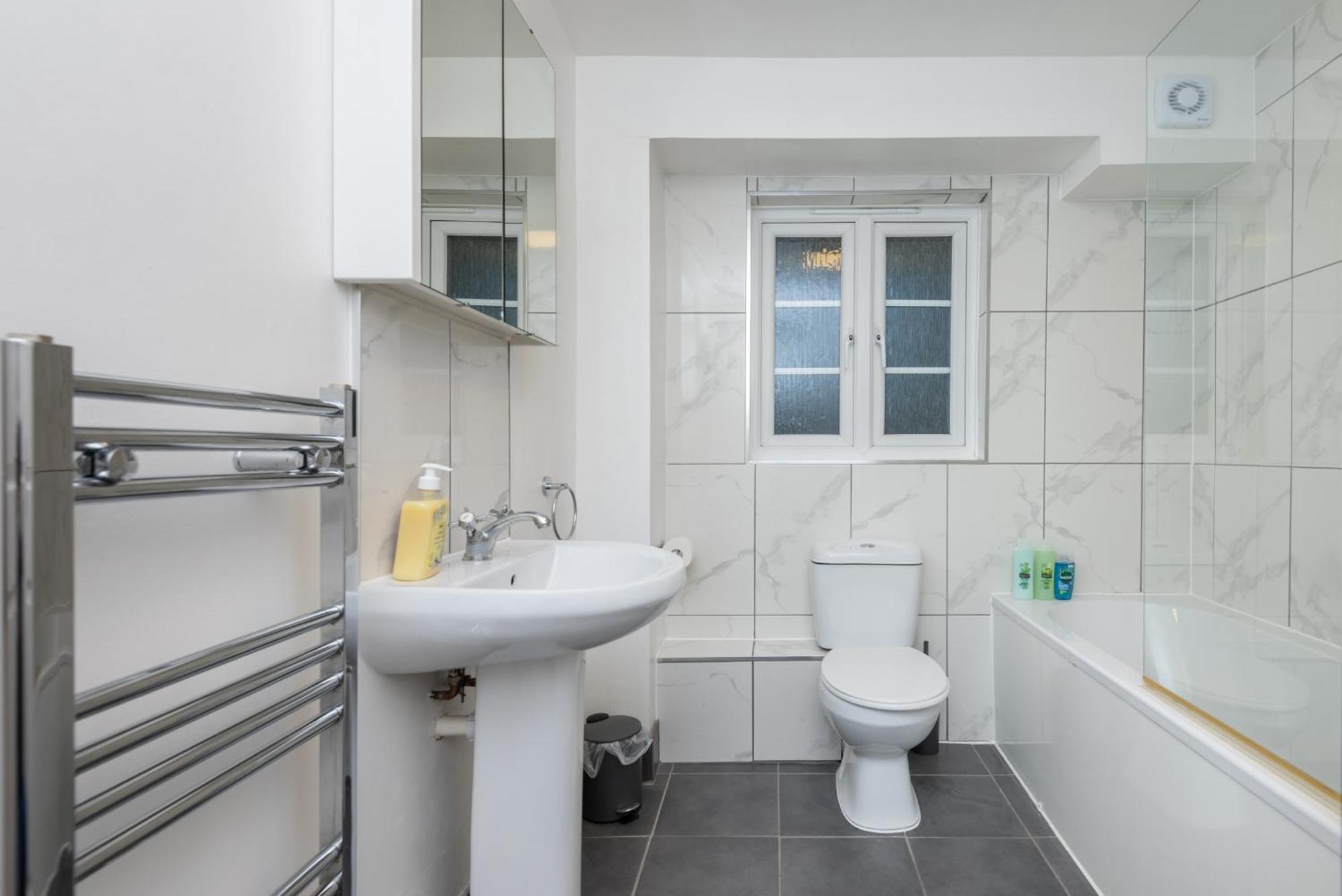 Beautiful 2-bed Near Wimbledon Tennis Apartment *