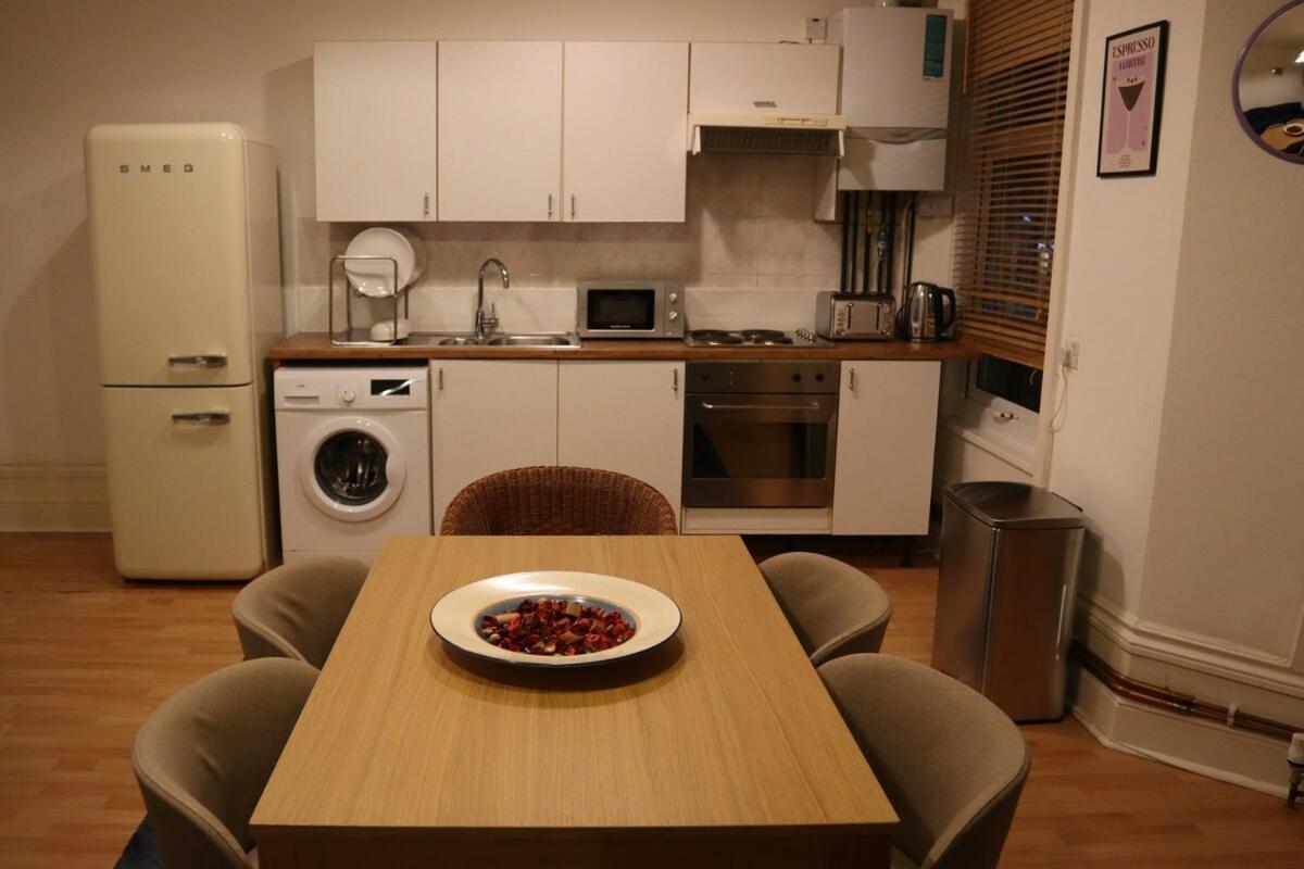 Stylish One Bed Flat In Brook Apartment