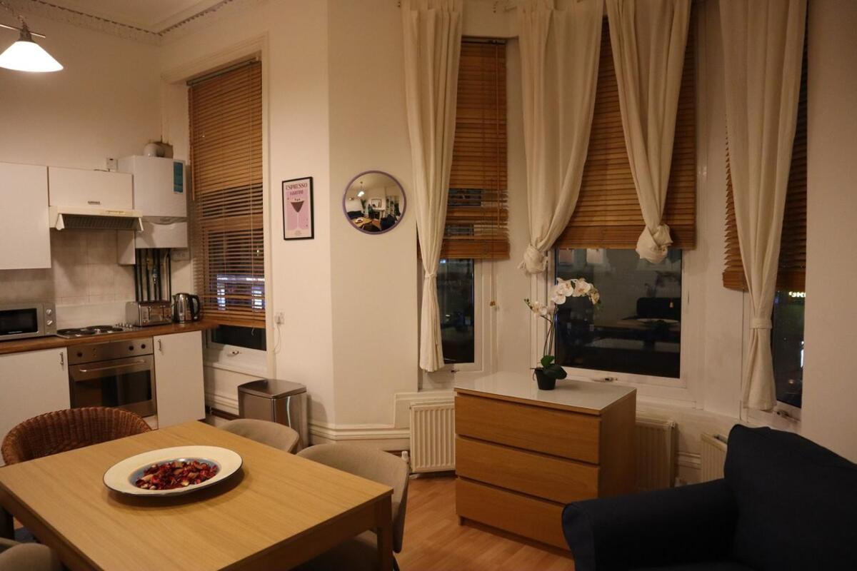 Stylish One Bed Flat In Brook Apartment London