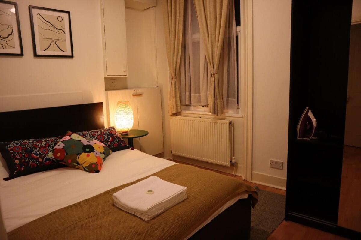 Stylish One Bed Flat In Brook *