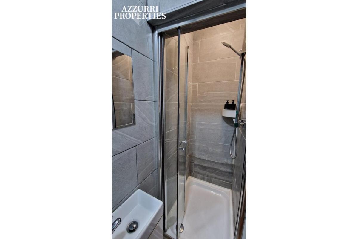 Leilighet Two Bed Flat - 6 Minutes To Canning Town Station London