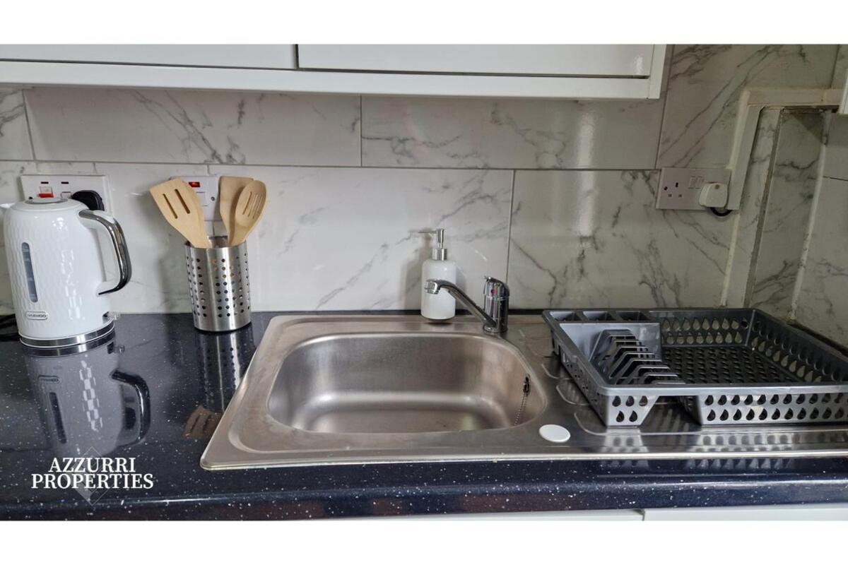 Two Bed Flat - 6 Minutes To Canning Town Station Leilighet *