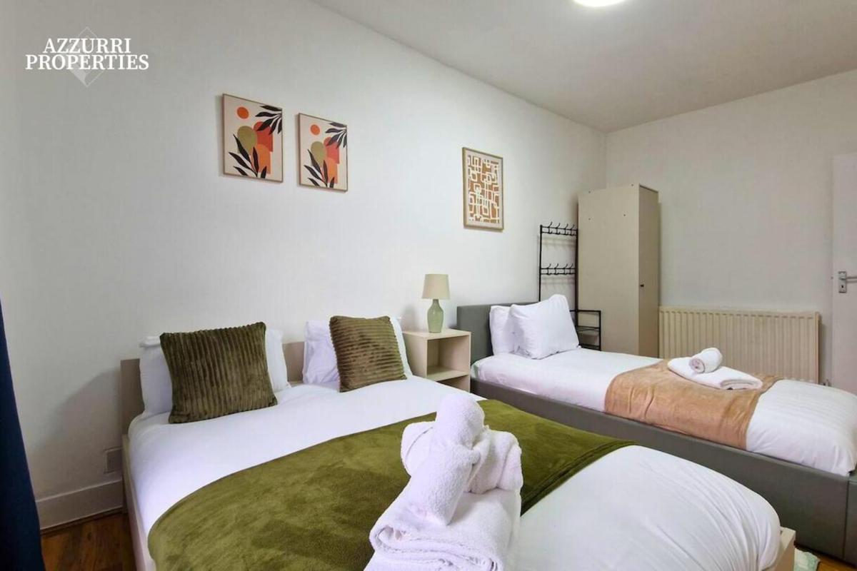 Two Bed Flat - 6 Minutes To Canning Town Station Leilighet London