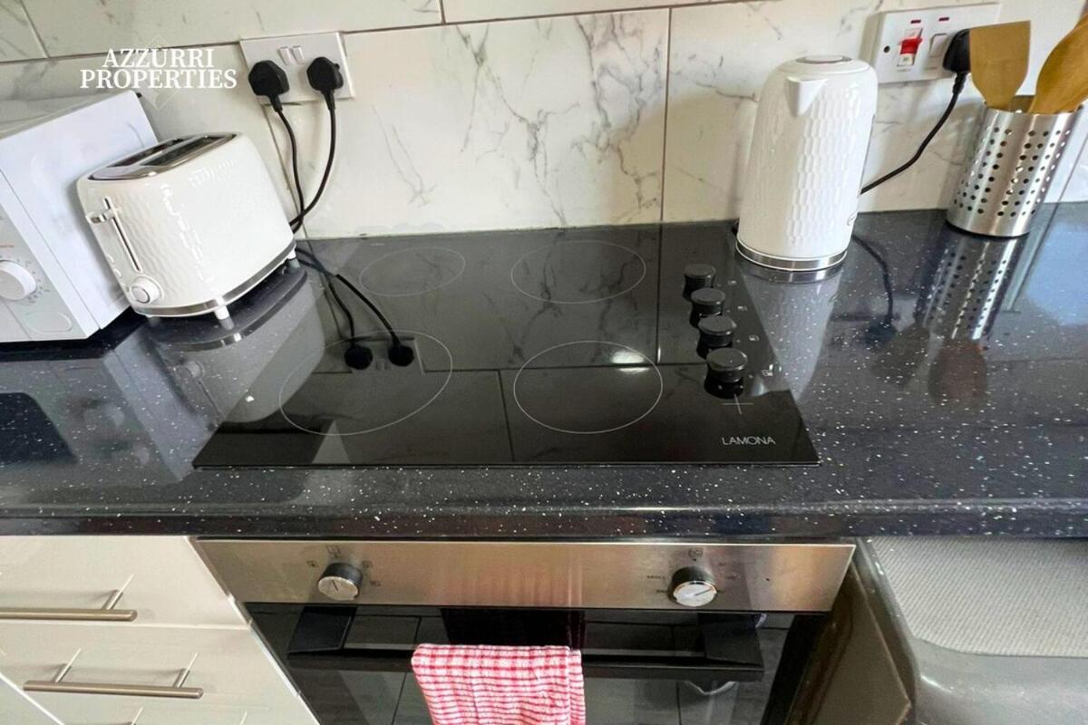 Two Bed Flat - 6 Minutes To Canning Town Station Leilighet London