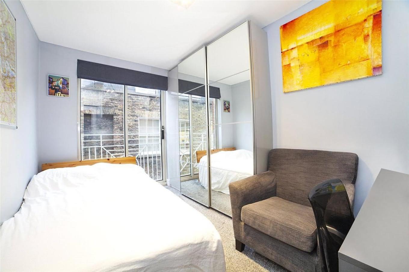 Homestay Bedroom In My Seven Dials In Covent Garden Just A Minute's Walk From Soho London
