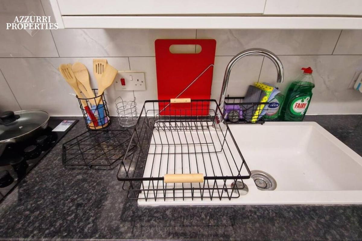 Cosy 2 Bedroom Flat Only 5 Minutes Walk To Canning Town Tube Station Lejlighed London