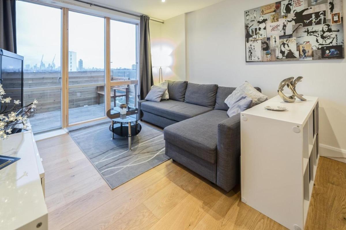 New Chic Luxury Flat View At Isle Of Dogs And The *