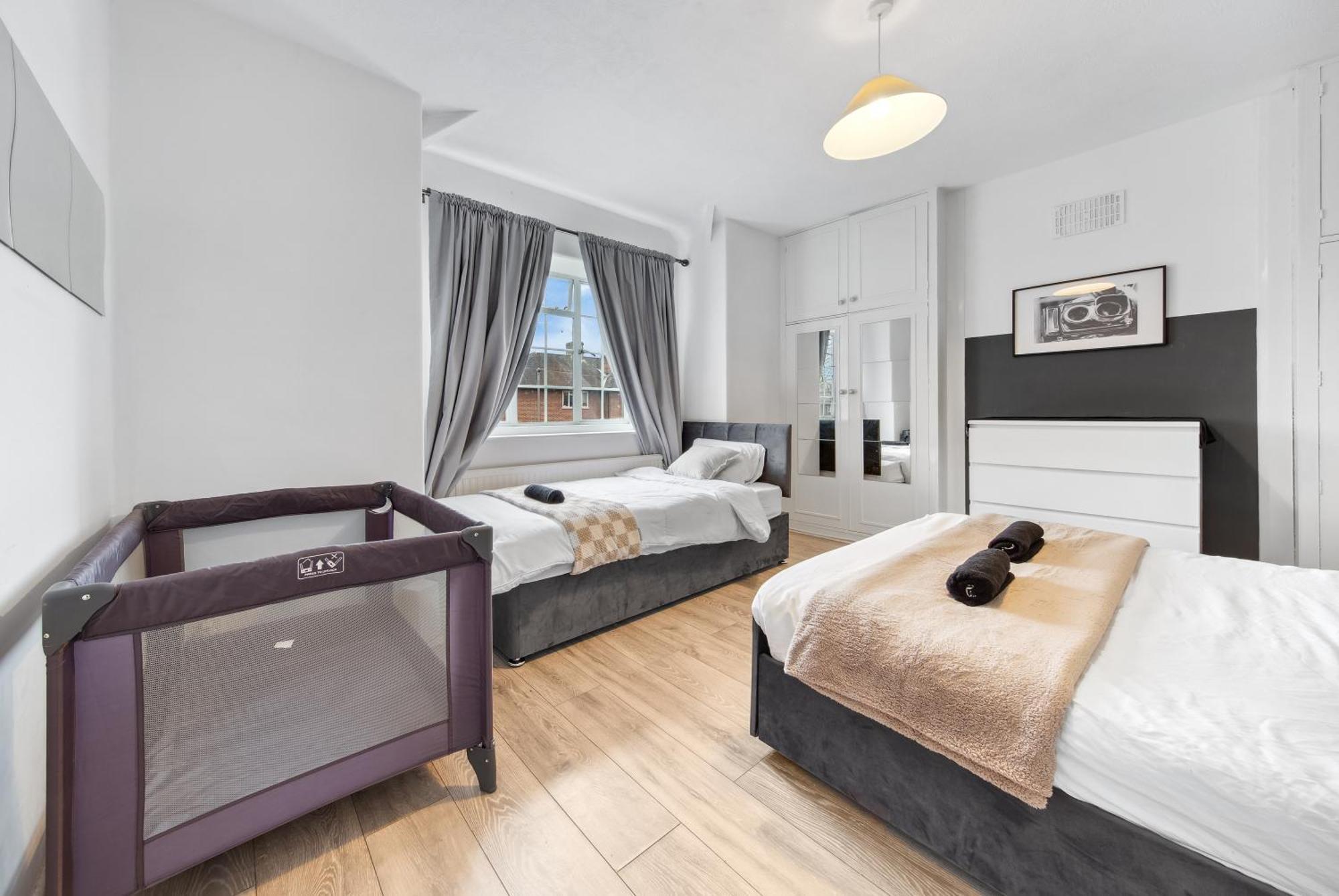 Luxury Retreat - Sleeps 7 - Hot Tub - Jacuzzi Ferienhaus London