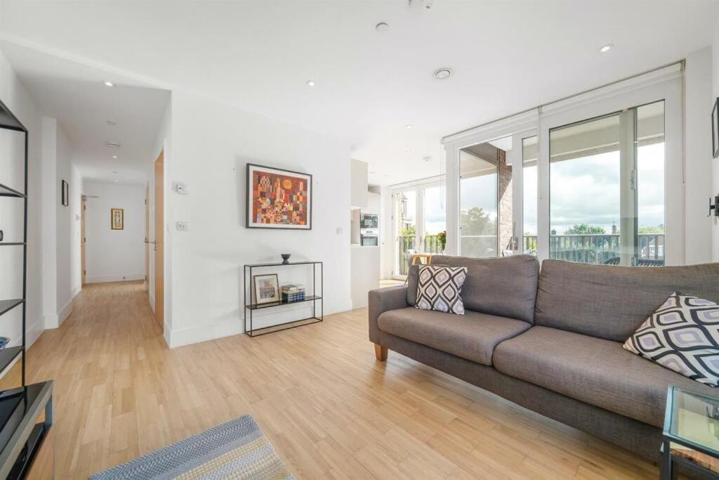 Hububb Luxury Somerset Apartment