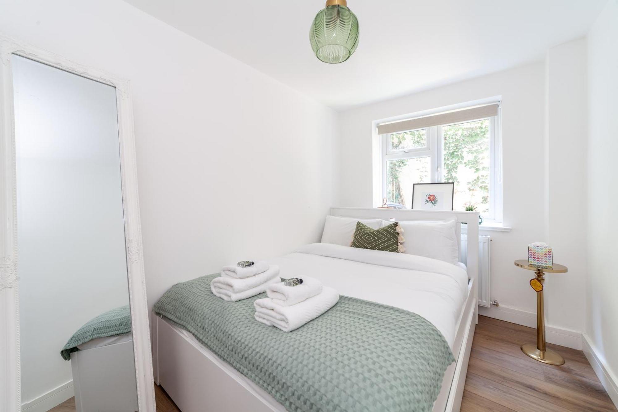 Renovated 2br Flat With Garden, Hammersmith
