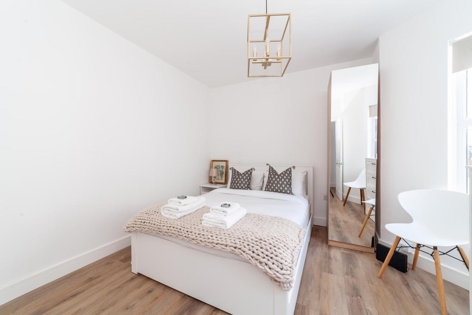 Renovated 2br Flat With Garden, Hammersmith Apartment London