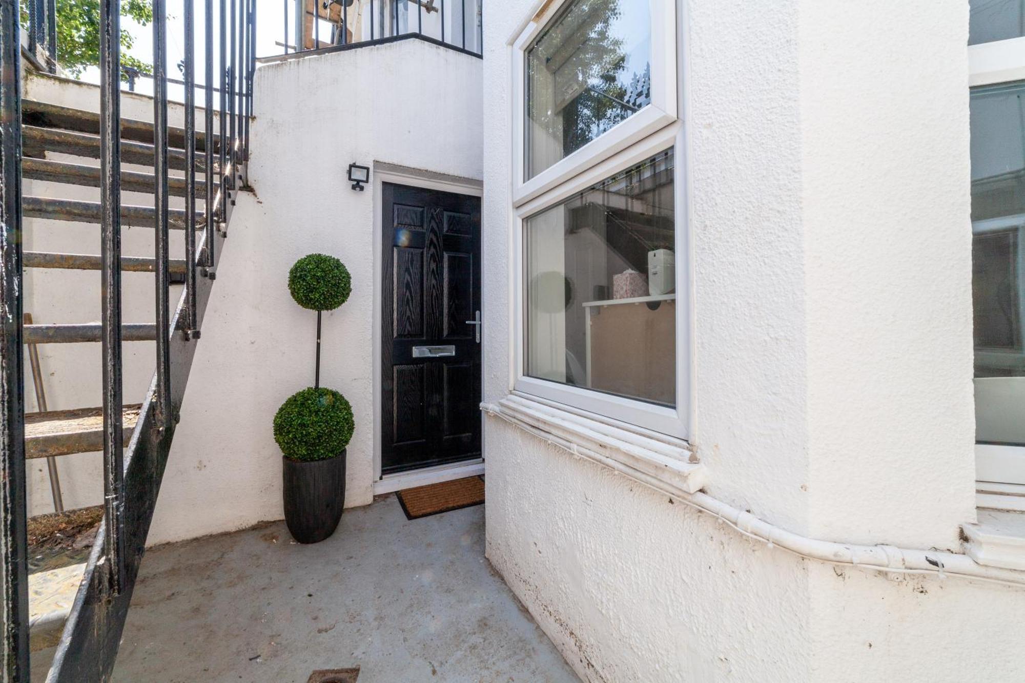 Renovated 2br Flat With Garden, Hammersmith