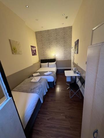 Hotell Tony's House 2*