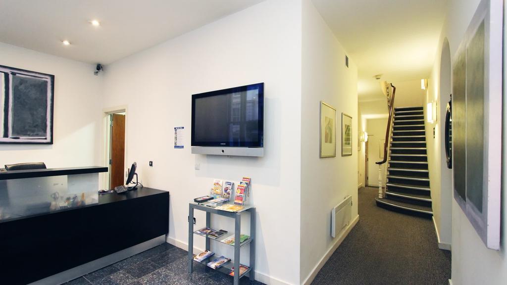 Princes Square Apartment *