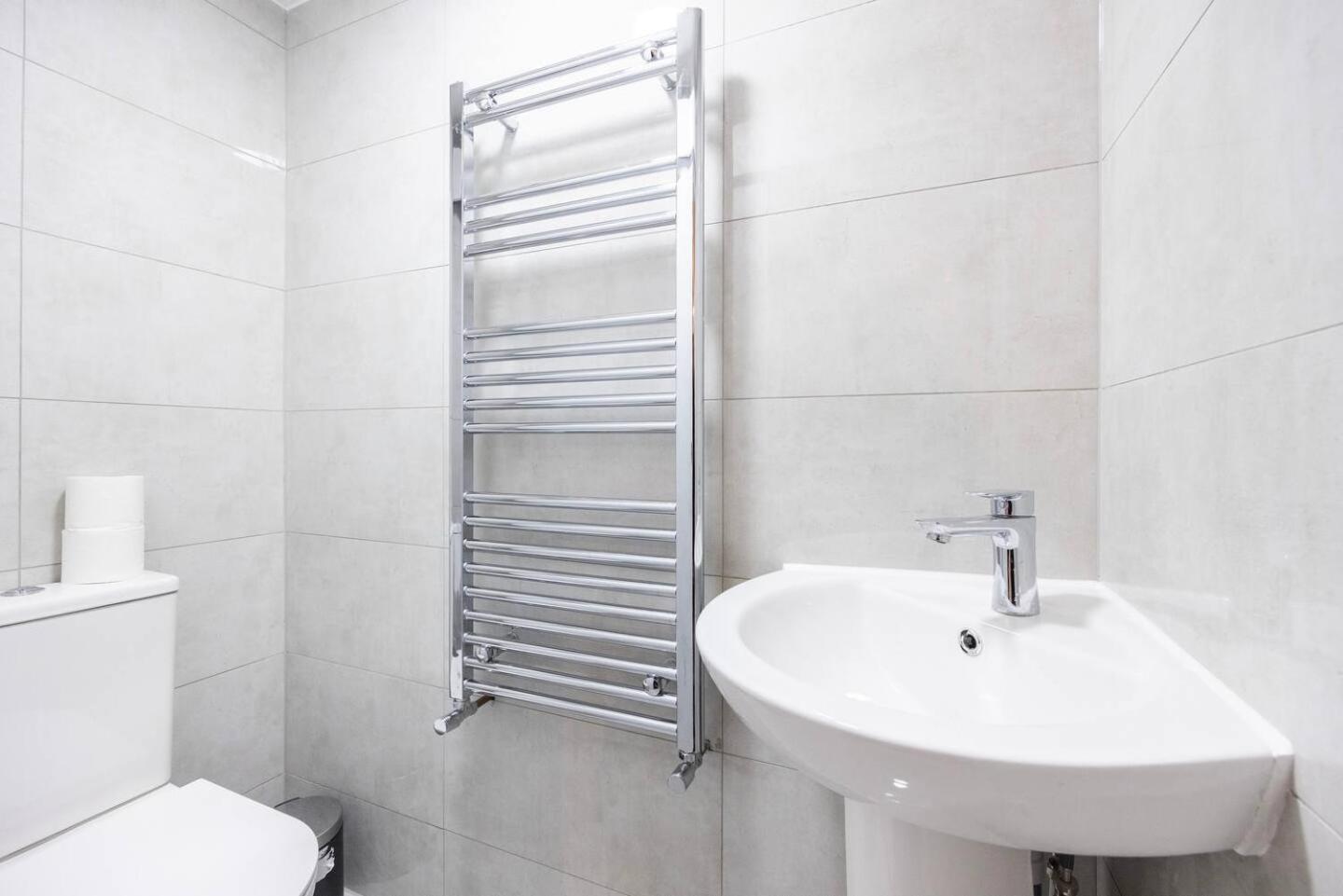 Spacious 2br Gem - Close To Clapham Junction Londen