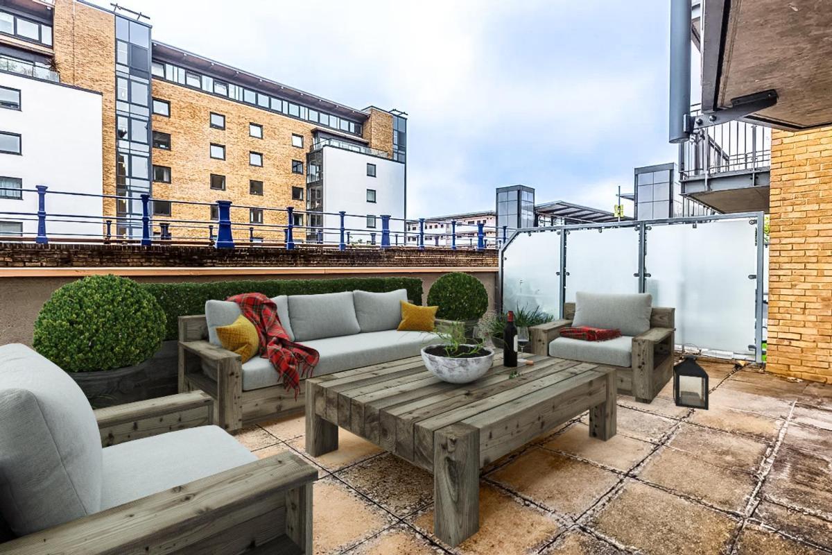 Londwell, & Limehouse Balcony Flat - Skyline Views Apartment
