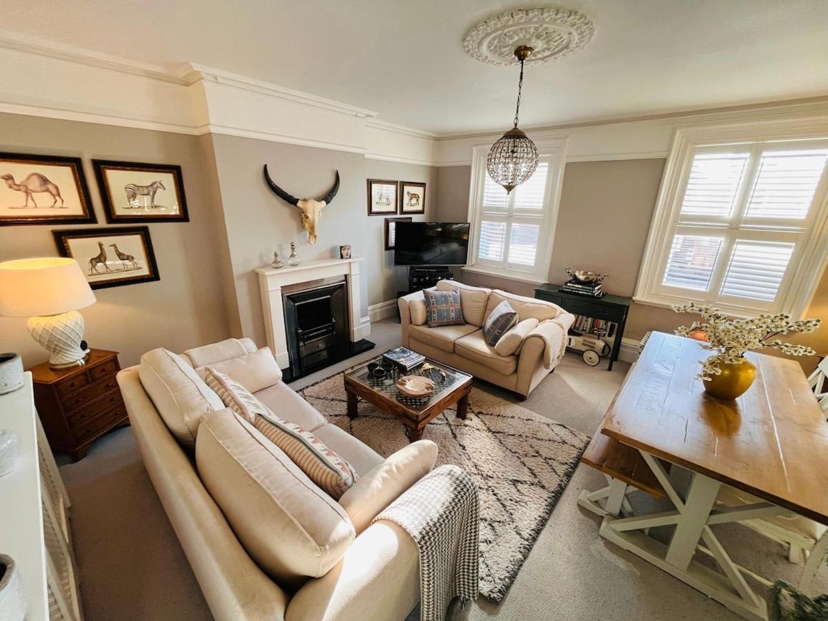 Lägenhet Elegant & Spacious 3 Bed London