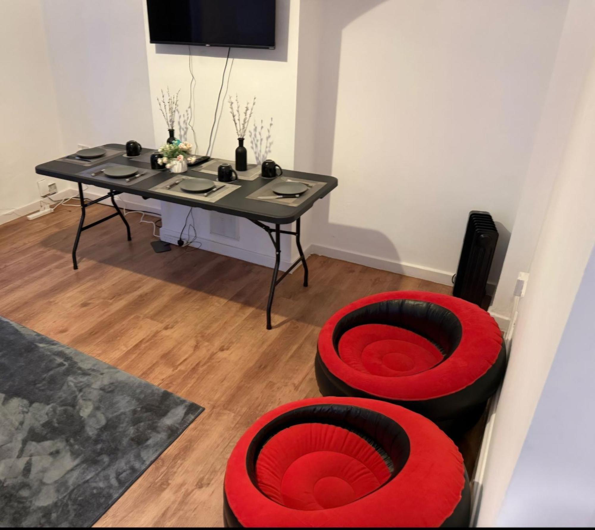 House Near Greenwich, Free Parking, Free Wifi Apartment *