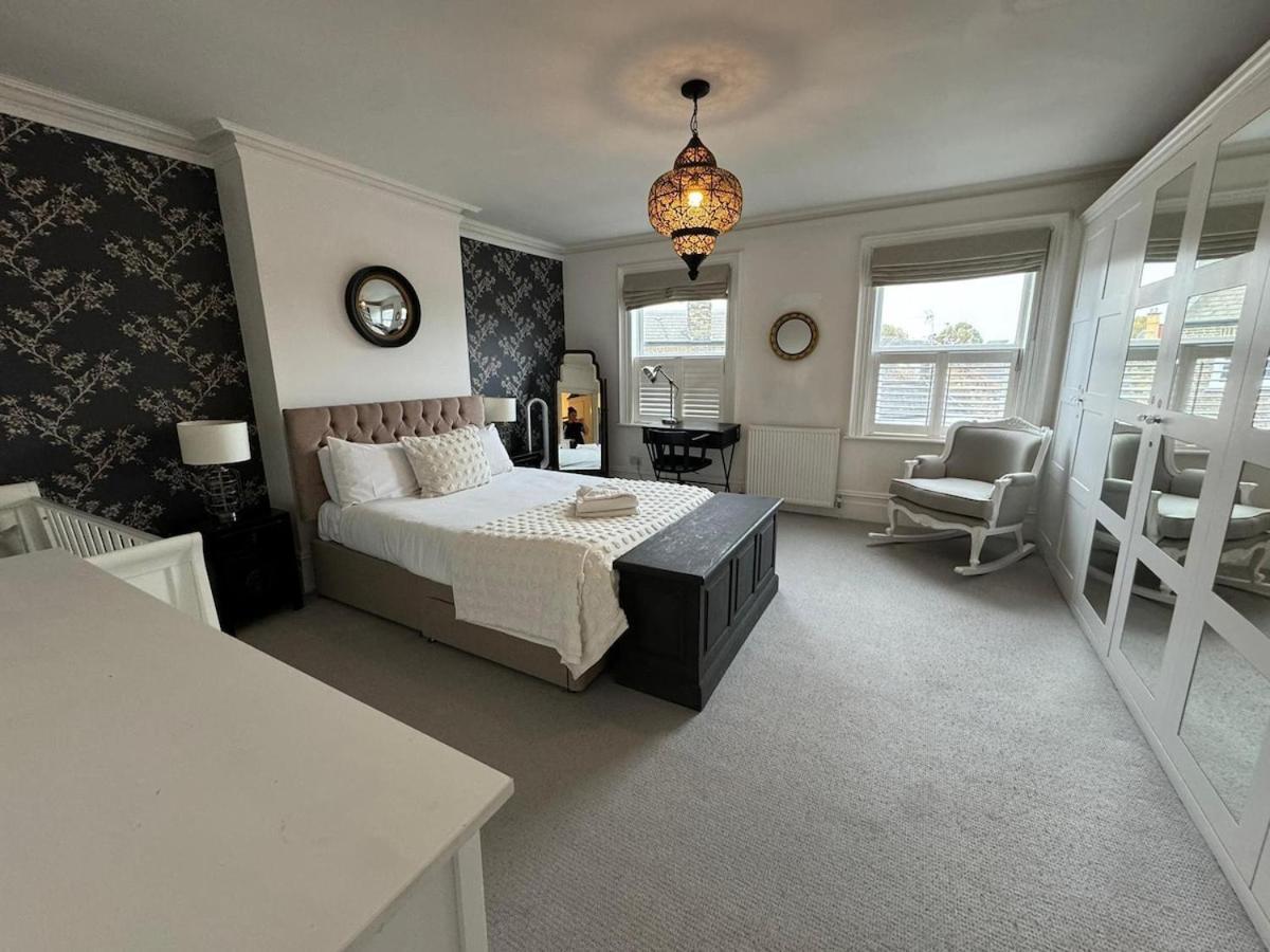 Lägenhet Elegant & Spacious 3 Bed